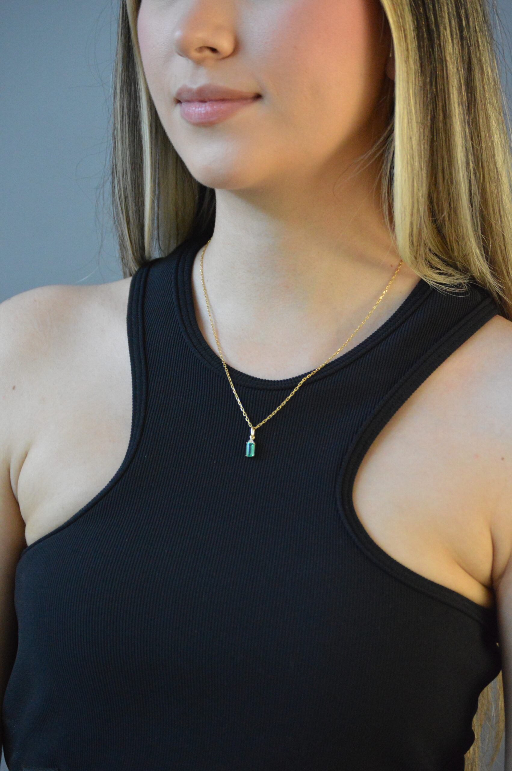 Dije de oro con esmeralda y diamantes