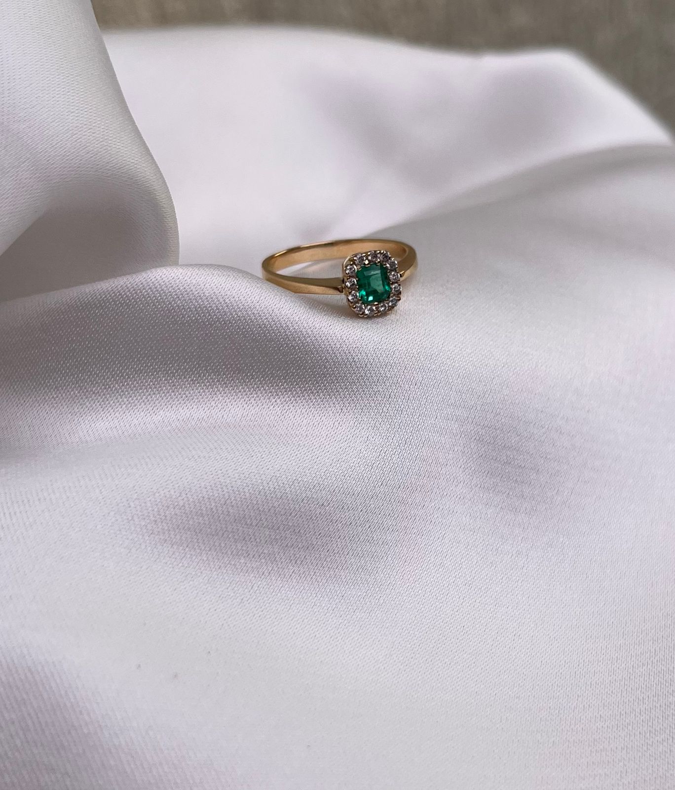 Anillo de oro 18 kilates - 2.78 gr
